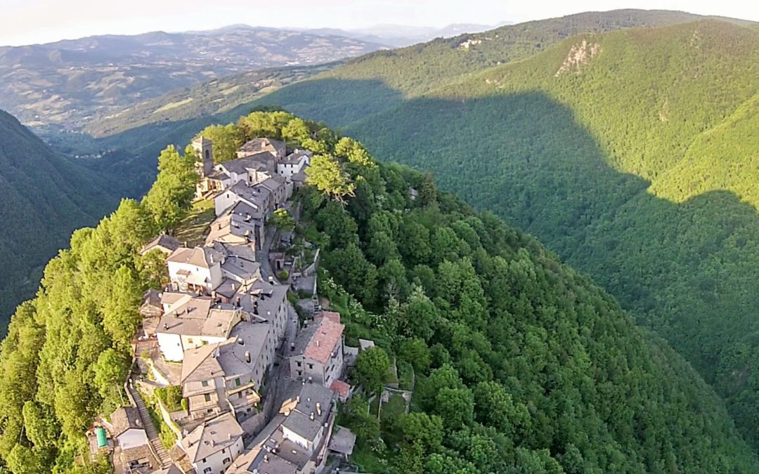 Pic nic nel borgo – Il borgo arroccato di Monte Acuto delle Alpi
